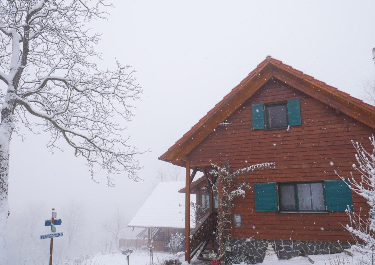 Rose Hip Hill Farm Bed & Breakfast Valea Tirnei Eksteriør bilde