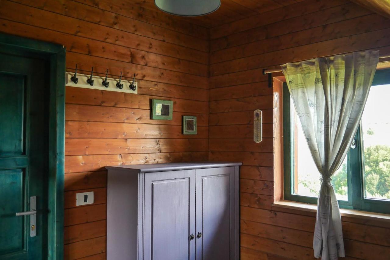 Rose Hip Hill Farm Bed & Breakfast Valea Tirnei Eksteriør bilde