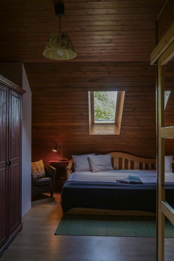 Rose Hip Hill Farm Bed & Breakfast Valea Tirnei Eksteriør bilde