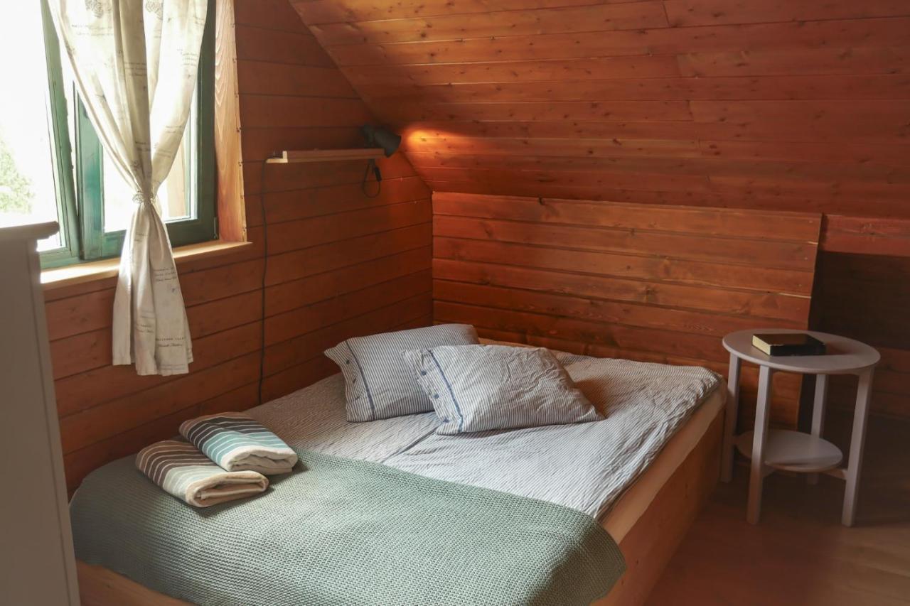 Rose Hip Hill Farm Bed & Breakfast Valea Tirnei Eksteriør bilde