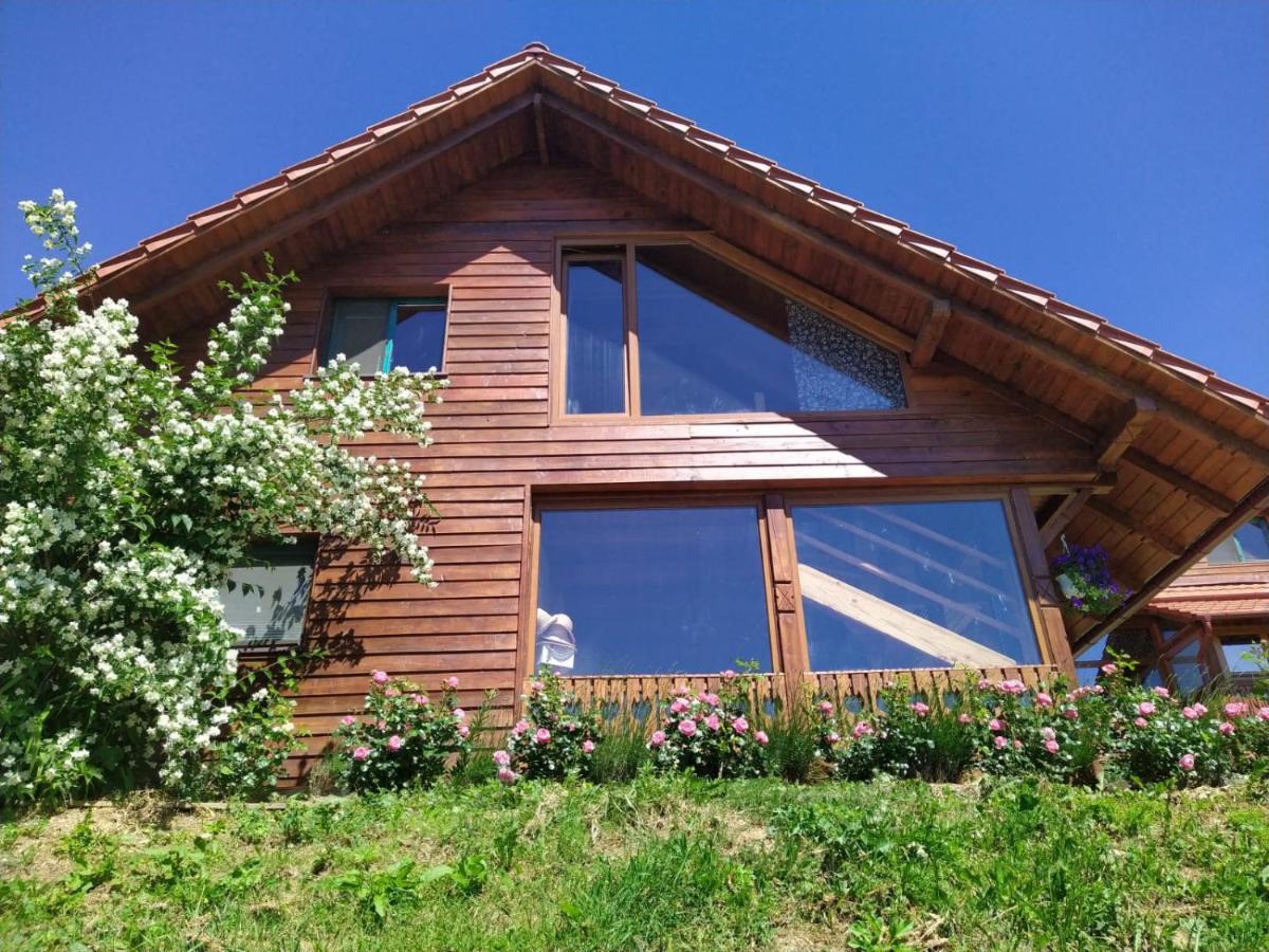 Rose Hip Hill Farm Bed & Breakfast Valea Tirnei Eksteriør bilde